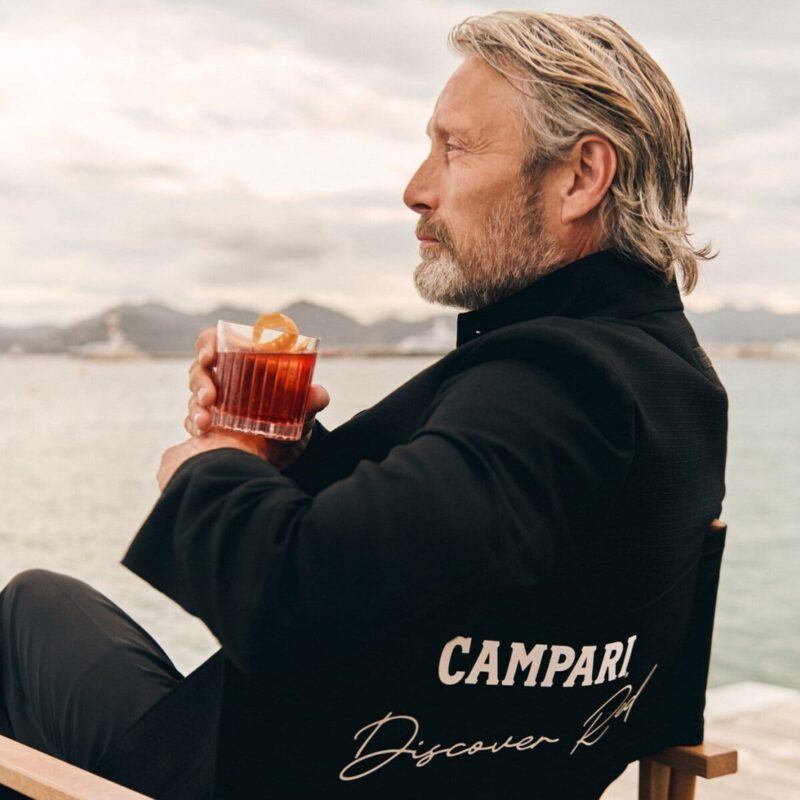 Mads Mikkelsen Mezcal Negroni met Campari