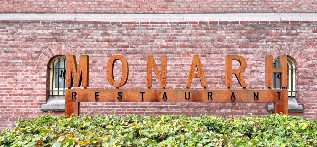 Monarh logo voor gevel